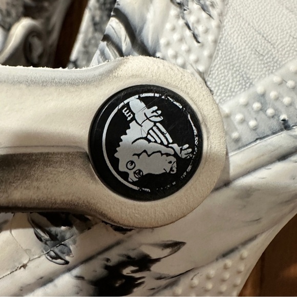 CROCS Junior’s Classic Black and White Marbled Clogs with Straps Sz J4 - Picture 8 of 12